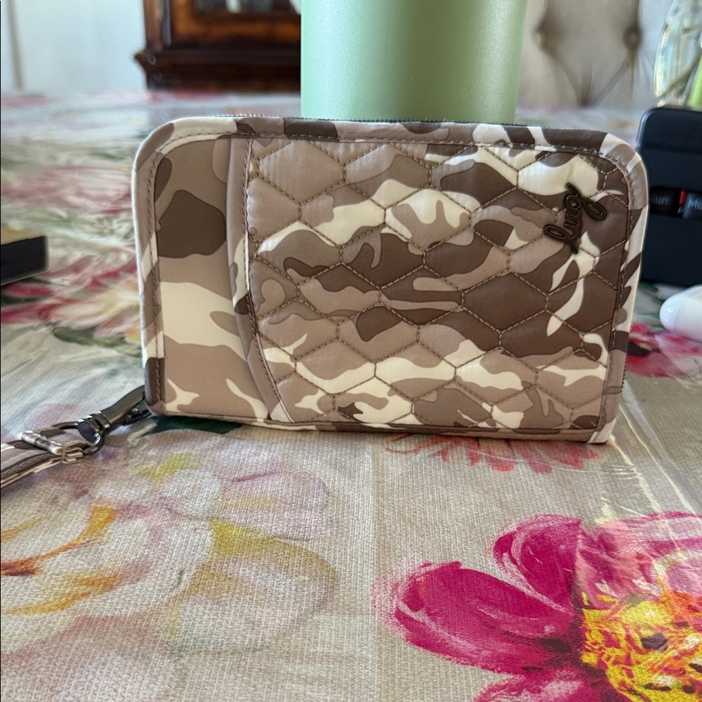 Lug Camouflage Quilted Wristlet